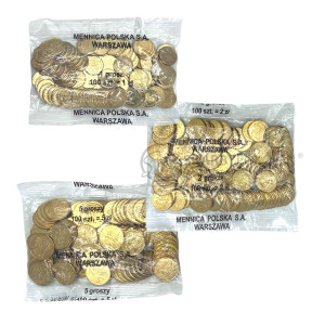 Na zdjęciu 1, 2, 5 groszy 2009 MW – Zestaw 3 woreczków menniczych (łącznie 300 monet)